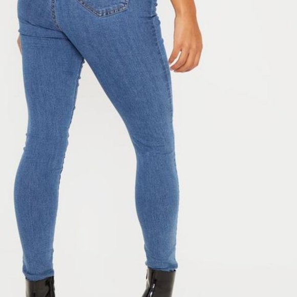 3 for 25! 🌻PrettyLittleThing- NWT Mid-Wash Skinny Jeans🌻 - Picture 2 of 7